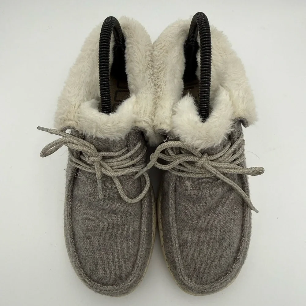 Women's Hey Dude Britt Charcoal Gray Faux Fur Lined Fold Over Lace-Up Shoes Sz 6